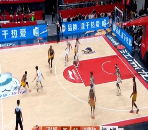 26岁广西球王,在质疑声中成为本土得分王