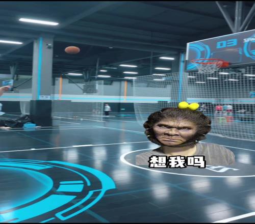 可惜年轻时候没走篮球路！一位路人2米高个小姐姐在野球场打球
