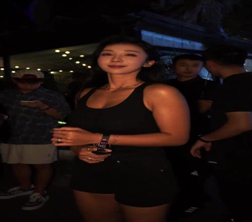 又是一年中国行！去年哈登跟张曼源干杯共饮