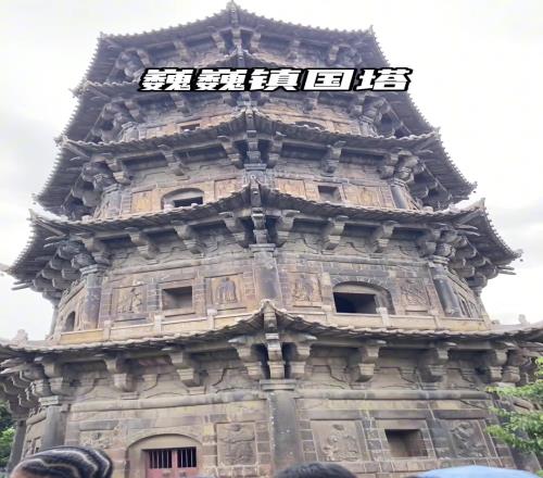 来到众神人间办事处，怎能错过开元寺老丁全神贯注感受中国文化