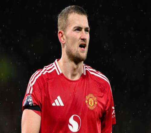 英媒报道德里赫特背部仍感到疼痛曼联不希望他冒险复出_英超直播